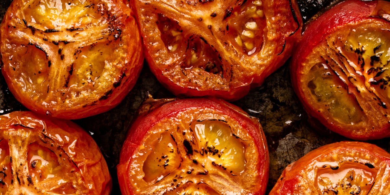 Рецепт жареных помидор с чесноком. Жареные помидоры. Обжаренные томат. Запеченный помидор в разрезе. Помидоры черри запеченные.